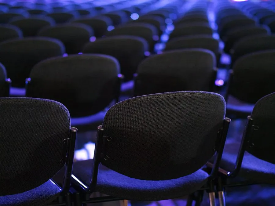 Krzesła ISO Ergo Mesh – niezbędne wyposażenie każdej sali konferencyjnej